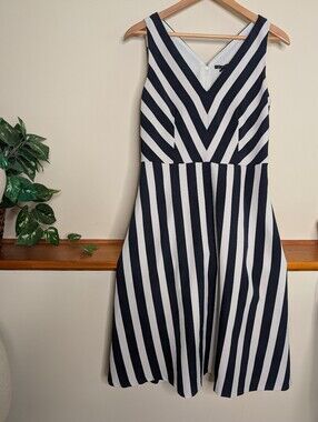 Ann Taylor Black White Striped Chevron Fit Flare Dress Sleeveless Sz 4